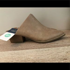 Mules | Universal Thread NWT size 8.5